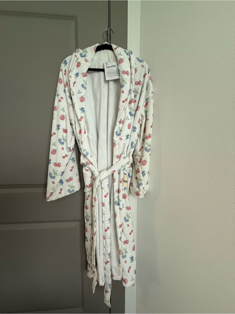 DJERF Robe - Picture 2 of 2